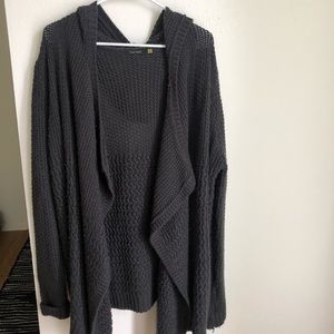 Knitted sweater with hood